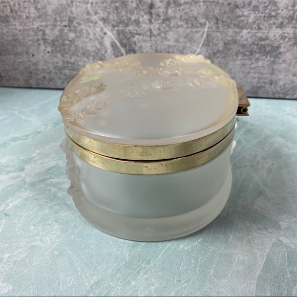 Lalique Coppelia Trinket Dresser Box Oval hinged with gold tone hardware France - Picture 6 of 13